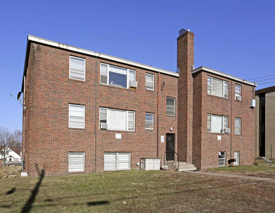 590 Snelling Ave S in St. Paul, MN - Building Photo