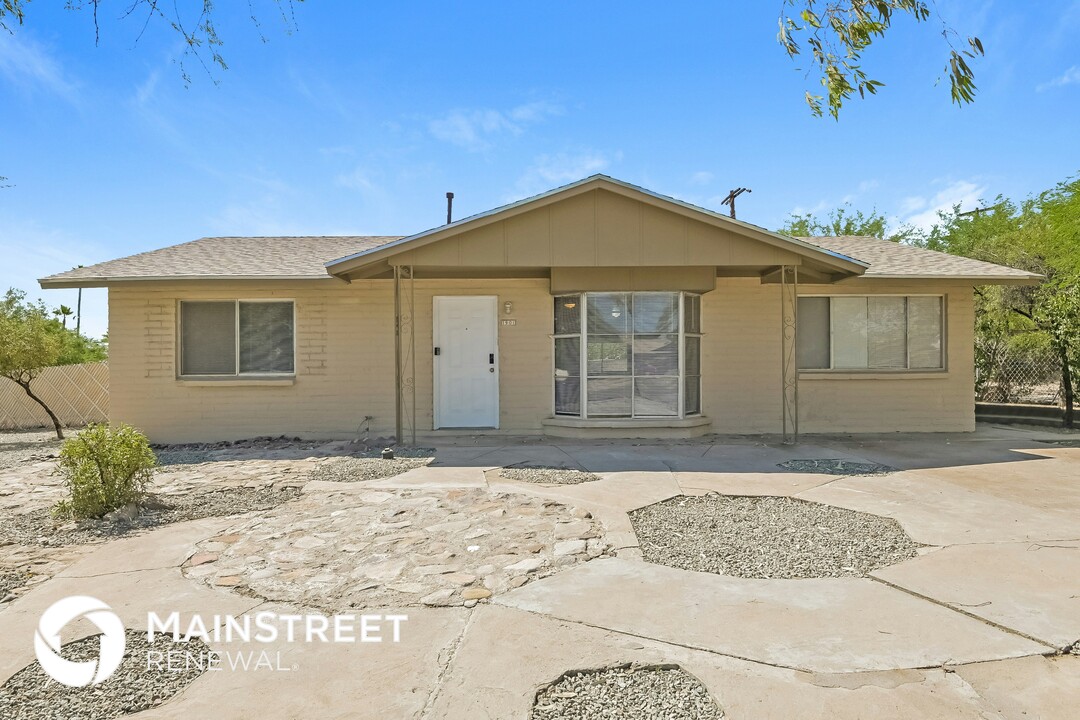 1901 W Castle Dr in Tucson, AZ - Building Photo