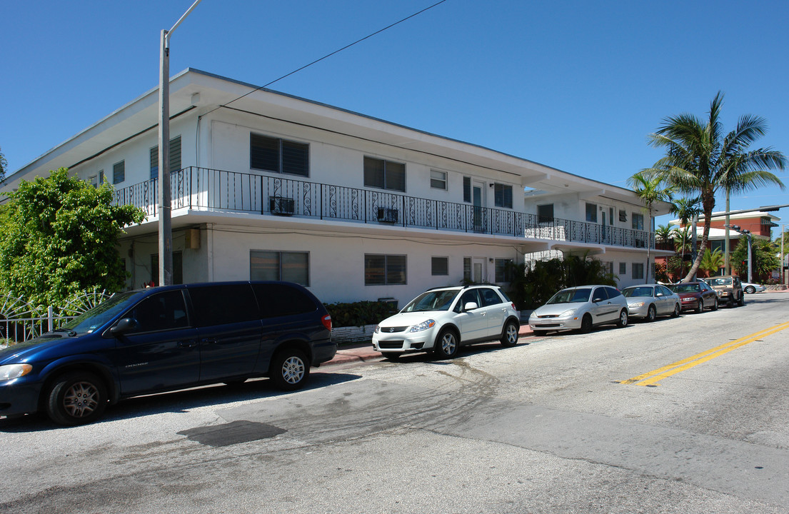 Terry Beach Apartments in Miami Beach, FL - Building Photo