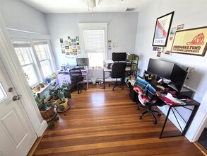 23 Electric Ave, Unit 2 in Somerville, MA - Building Photo - Building Photo