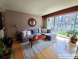 2 Earhart St, Unit 3 in Cambridge, MA - Building Photo