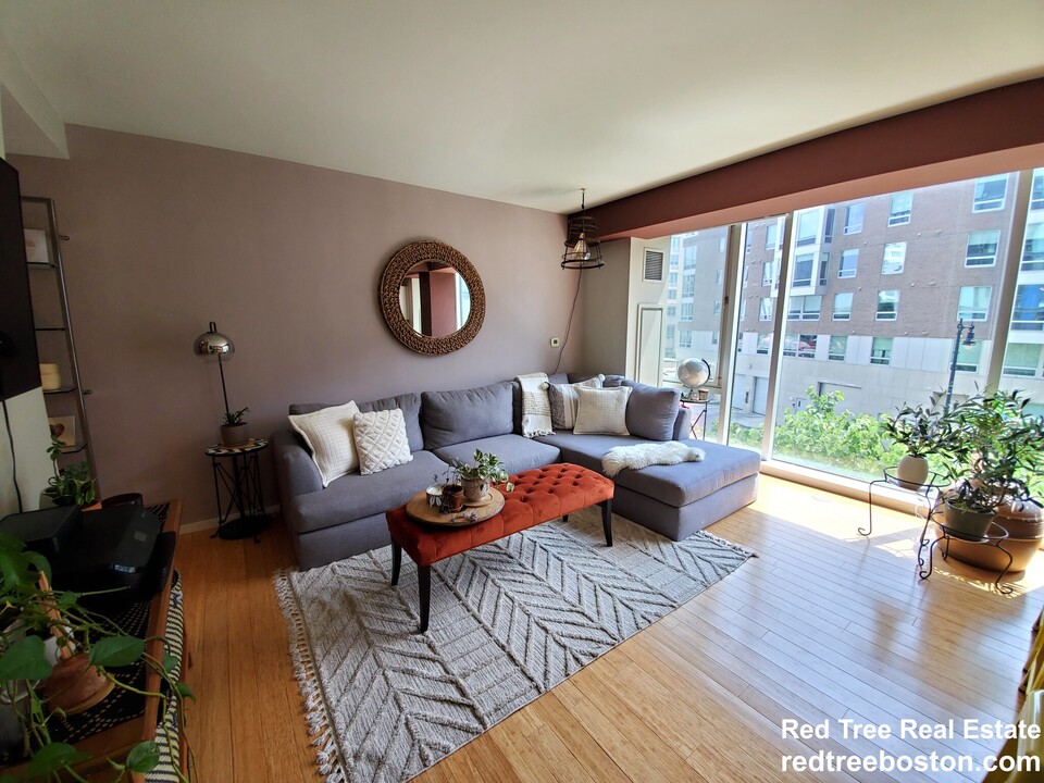 2 Earhart St, Unit 3 in Cambridge, MA - Foto de edificio