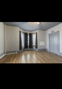 139 High St, Unit Gorgeous 2 Bedroom Unit in Fitchburg, MA - Building Photo - Building Photo