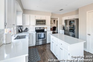 201 Sunrise Canyon Dr in Universal City, TX - Building Photo - Building Photo