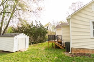 393 21st Ave NE in Hickory, NC - Building Photo - Building Photo