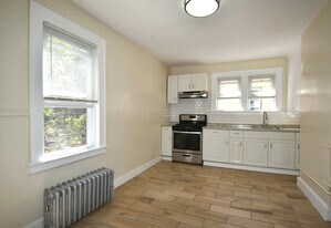 12 Ward Pl, Unit 2 in Montclair, NJ - Building Photo