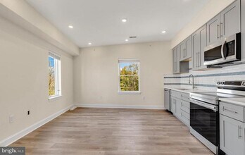 511 Gorgas Ln in Philadelphia, PA - Building Photo - Building Photo