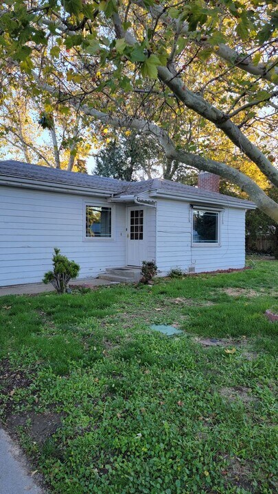 581 S Victoria Dr in Boise, ID - Building Photo