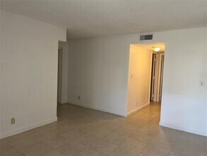 7680 Westwood Dr, Unit 803 in Tamarac, FL - Building Photo - Building Photo