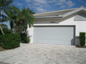 5500 E Long Common Ct in Sarasota, FL - Foto de edificio - Building Photo