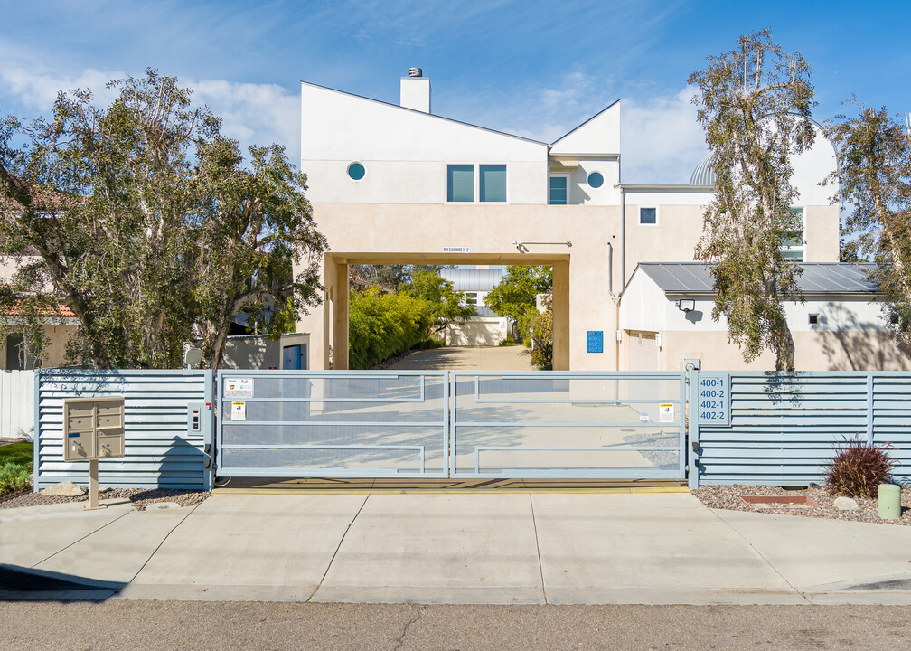 402 W Lincoln Ave in Escondido, CA - Building Photo