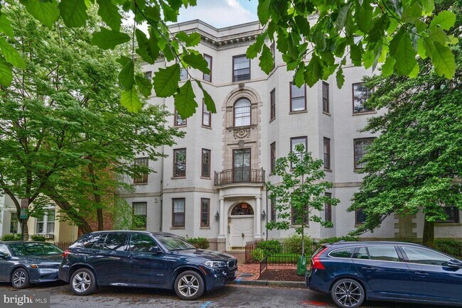 property at 3014 Dent Pl NW