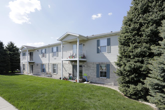 Rainbow East Luxury Apartments in Bloomington, IL - Foto de edificio - Building Photo