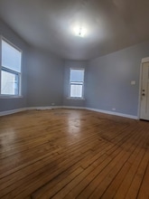 1725 N Cicero Ave, Unit 1R in Chicago, IL - Foto de edificio - Building Photo