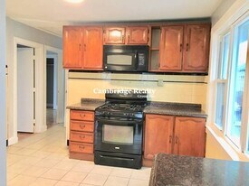 62 Woods Ave, Unit 2 in Somerville, MA - Building Photo