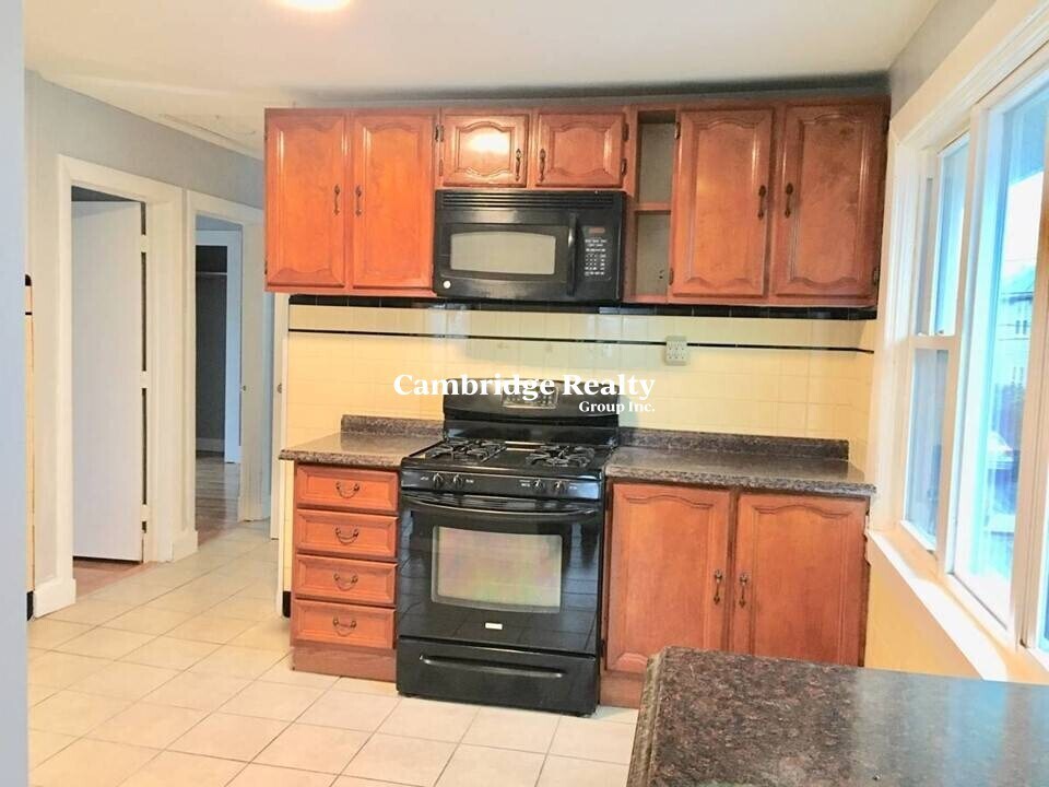 62 Woods Ave, Unit 2 in Somerville, MA - Foto de edificio