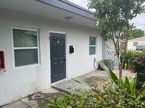 434 Roseland Dr, Unit 1 in West Palm Beach, FL - Building Photo - Building Photo