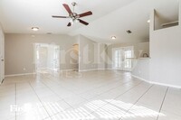 2201 Namiot Cir in North Port, FL - Foto de edificio - Building Photo