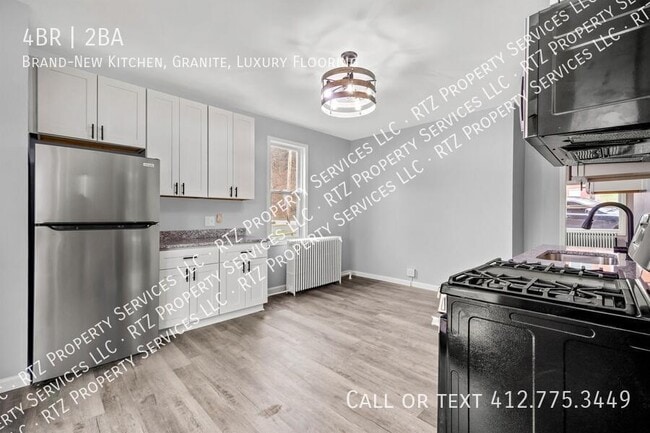 property at 2147 Lincoln Blvd