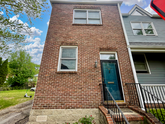 property at 624 E New York St