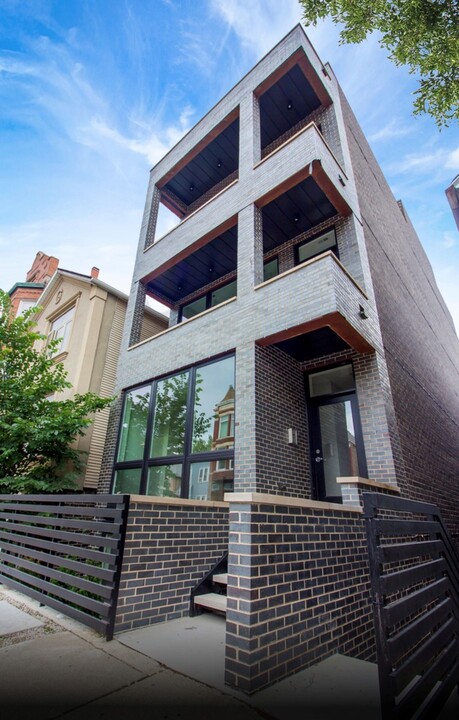 1543 W Augusta Blvd in Chicago, IL - Building Photo