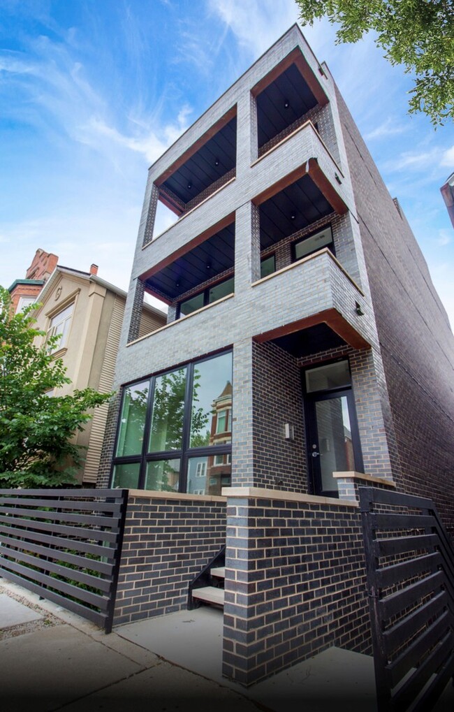 property at 1543 W Augusta Blvd