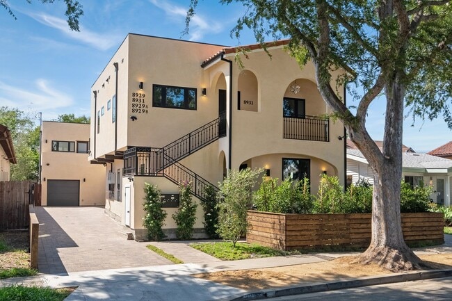 8929 Hubbard St in Culver City, CA - Building Photo - Building Photo