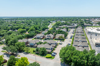 Deerchase Condominiums in Duncanville, TX - Foto de edificio - Building Photo