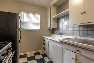 4625 Junius St in Dallas, TX - Building Photo - Interior Photo