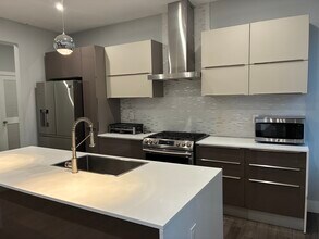 100 Oak St, Unit 3 in Weehawken, NJ - Building Photo - Building Photo