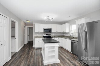 1711 Rustic Arch Way in Huntersville, NC - Building Photo - Building Photo