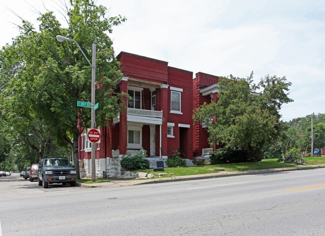 225-227 E 31st Ter in Kansas City, MO - Foto de edificio - Building Photo