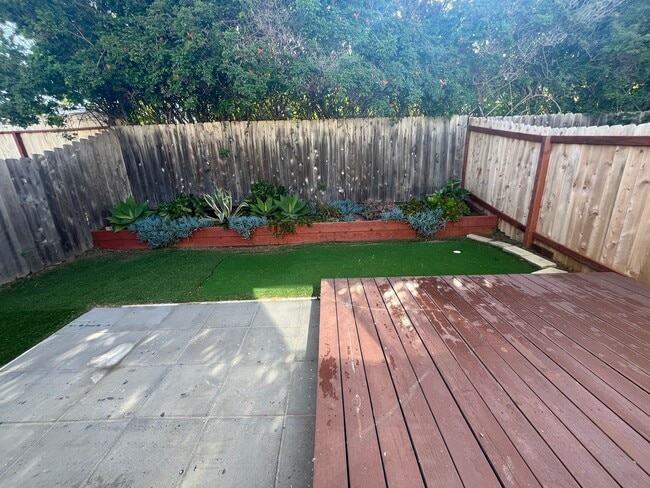 811-813 S Vulcan Ave in Encinitas, CA - Building Photo - Building Photo