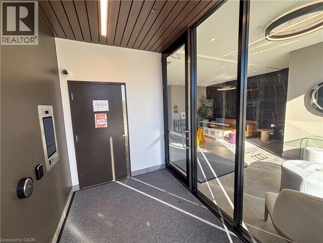 100 Garment St in Kitchener, ON - Building Photo - Building Photo