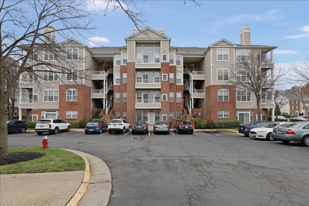 4200 Mozart Brigade Ln, Unit U in Fairfax, VA - Foto de edificio