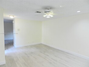 11196 Longboat Dr in Hollywood, FL - Building Photo - Building Photo