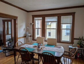 49 Adams St, Unit 2 in Medford, MA - Foto de edificio - Building Photo