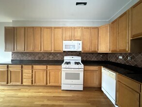 2136 W Chicago Ave in Chicago, IL - Building Photo - Building Photo