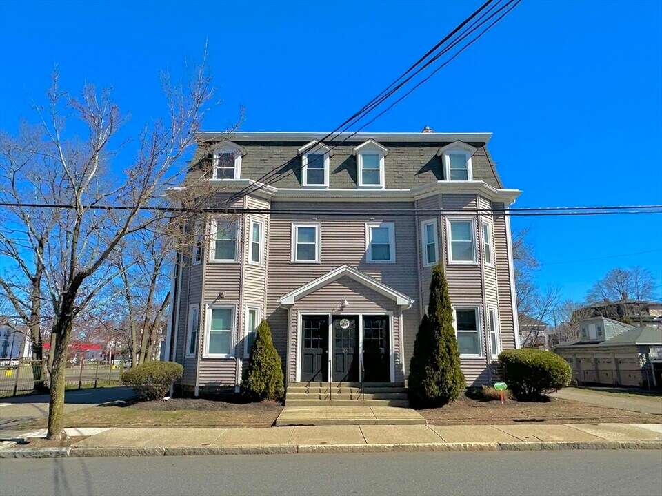 26 Cherry St in Waltham, MA - Building Photo