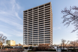 One Park Place in Kansas City, MO - Foto de edificio - Building Photo