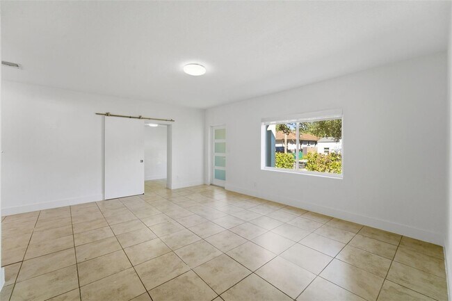 570 NW 49th St in Miami, FL - Building Photo - Building Photo