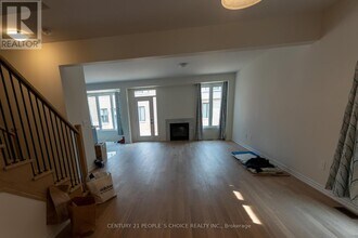 1555 Kitchen Ct in Milton, ON - Building Photo - Building Photo