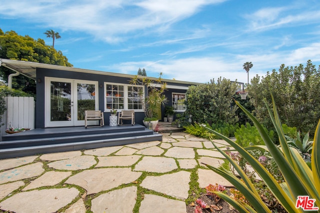 1070 Amoroso Pl in Los Angeles, CA - Building Photo - Building Photo
