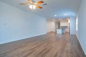 149 Perfect World Lp in Jarrell, TX - Foto de edificio - Building Photo