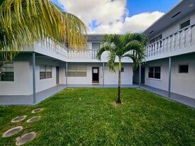 5112 Hollywood Blvd, Unit 2 in Hollywood, FL - Building Photo