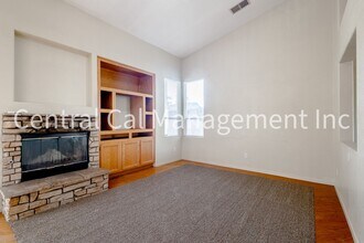 4000 Mariana Way in Bakersfield, CA - Building Photo - Building Photo