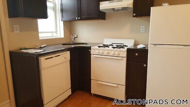 1197 Commonwealth Ave in Boston, MA - Building Photo - Building Photo