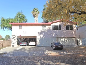 20771 Hartland St in Winnetka, CA - Building Photo - Building Photo