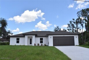 2278 Brewster Rd in North Port, FL - Building Photo