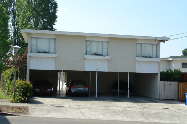 6618 Lincoln Ave in El Cerrito, CA - Foto de edificio - Building Photo